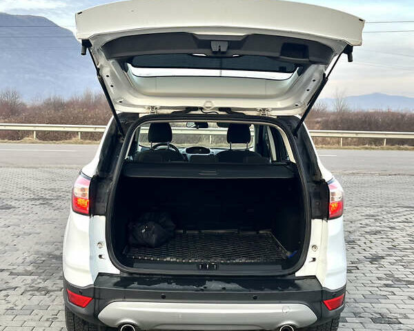 Білий Форд Куга, об'ємом двигуна 2 л та пробігом 256 тис. км за 15800 $, фото 10 на Automoto.ua