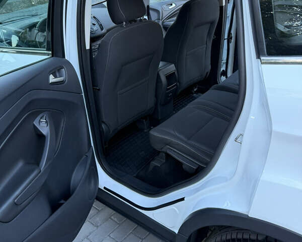 Белый Форд Куга, объемом двигателя 2 л и пробегом 165 тыс. км за 14799 $, фото 17 на Automoto.ua