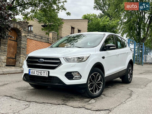 Белый Форд Куга, объемом двигателя 2 л и пробегом 123 тыс. км за 16500 $, фото 77 на Automoto.ua