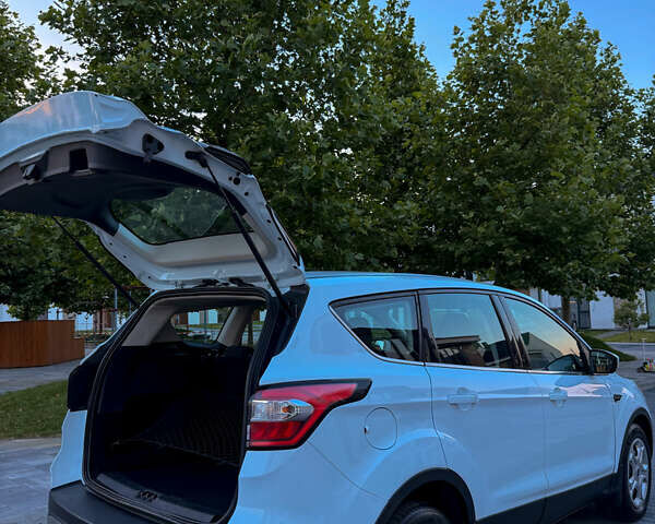 Белый Форд Куга, объемом двигателя 2 л и пробегом 165 тыс. км за 14799 $, фото 14 на Automoto.ua