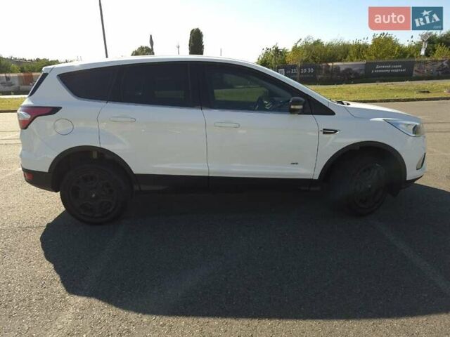 Белый Форд Куга, объемом двигателя 2 л и пробегом 174 тыс. км за 14399 $, фото 4 на Automoto.ua