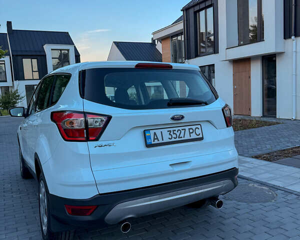 Белый Форд Куга, объемом двигателя 2 л и пробегом 165 тыс. км за 14799 $, фото 4 на Automoto.ua