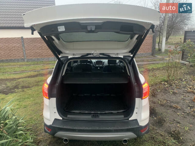 Белый Форд Куга, объемом двигателя 2 л и пробегом 203 тыс. км за 15500 $, фото 5 на Automoto.ua