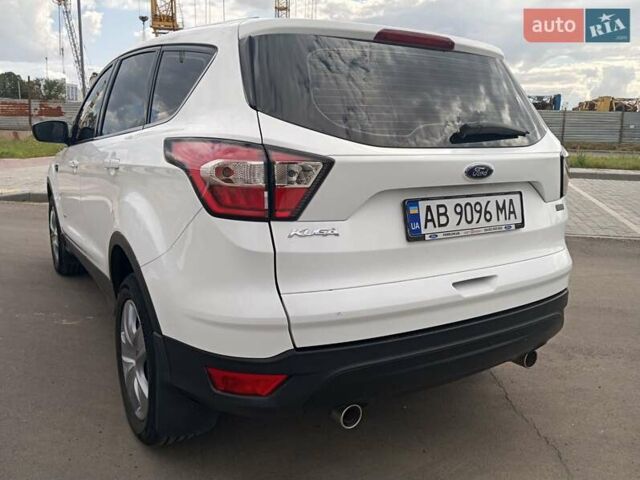 Білий Форд Куга, об'ємом двигуна 2 л та пробігом 242 тис. км за 15500 $, фото 4 на Automoto.ua