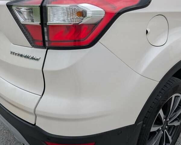 Форд Куга 2017 в Житомире на Automoto.ua Белый Форд Куга, объемом двигателя 2 л и пробегом 168 тыс. км за 16500 $, фото 4 на Automoto.ua