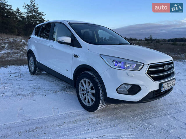 Белый Форд Куга, объемом двигателя 2 л и пробегом 179 тыс. км за 13500 $, фото 1 на Automoto.ua