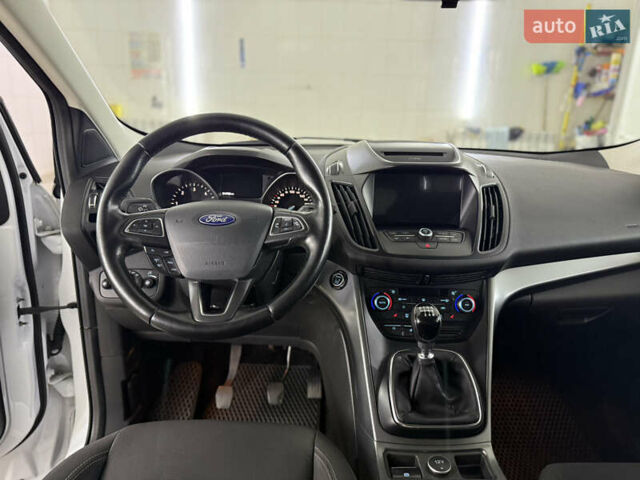 Форд Куга 2017 у Умани на Automoto.ua Білий Форд Куга, об'ємом двигуна 2 л та пробігом 210 тис. км за 15000 $, фото 33 на Automoto.ua
