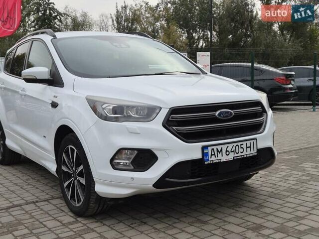 Белый Форд Куга, объемом двигателя 2 л и пробегом 333 тыс. км за 16855 $, фото 5 на Automoto.ua