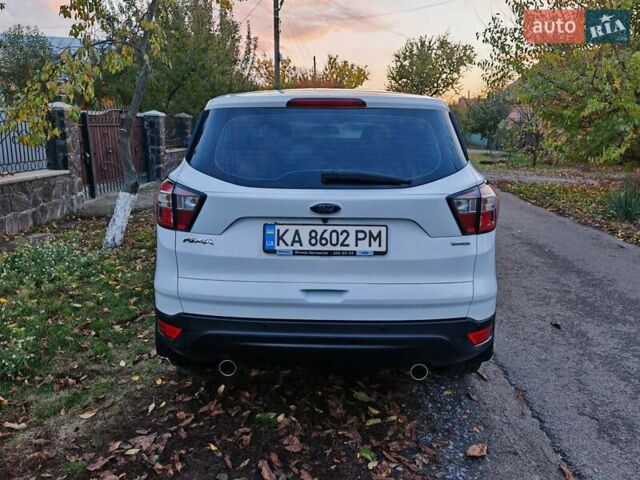 Белый Форд Куга, объемом двигателя 2 л и пробегом 181 тыс. км за 15700 $, фото 3 на Automoto.ua