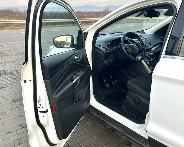 Білий Форд Куга, об'ємом двигуна 2 л та пробігом 256 тис. км за 15800 $, фото 6 на Automoto.ua
