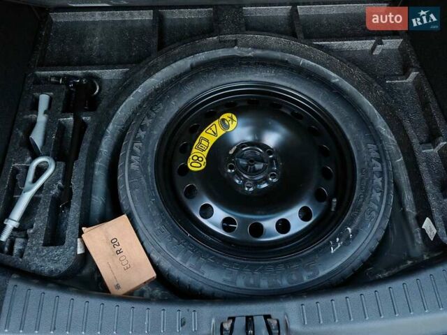 Белый Форд Куга, объемом двигателя 2 л и пробегом 181 тыс. км за 15700 $, фото 5 на Automoto.ua