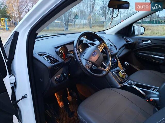 Білий Форд Куга, об'ємом двигуна 1.5 л та пробігом 120 тис. км за 14700 $, фото 38 на Automoto.ua