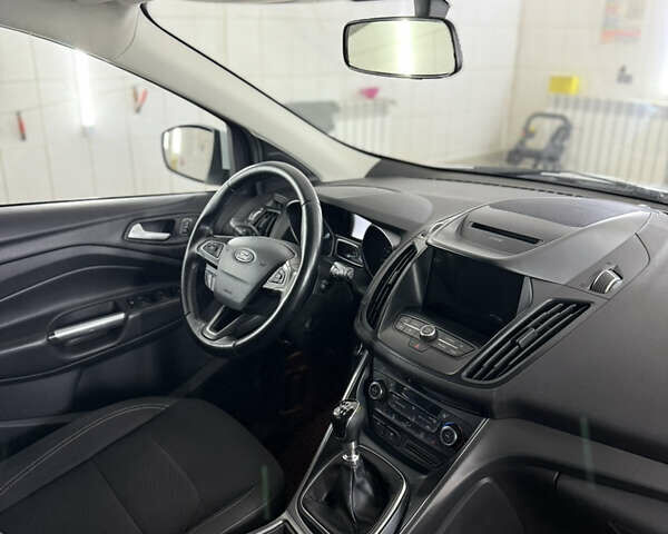 Форд Куга 2017 у Умани на Automoto.ua Білий Форд Куга, об'ємом двигуна 2 л та пробігом 210 тис. км за 15000 $, фото 42 на Automoto.ua