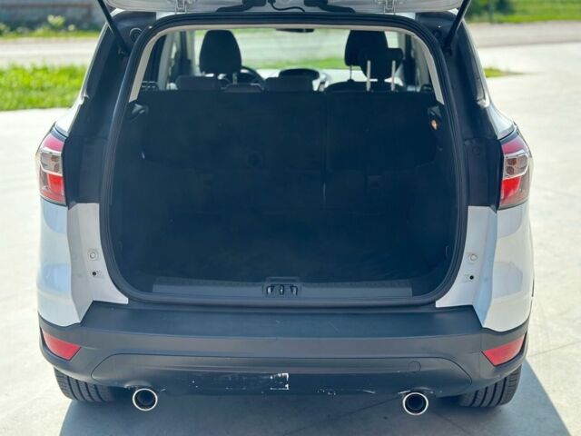 Белый Форд Куга, объемом двигателя 2 л и пробегом 80 тыс. км за 15800 $, фото 11 на Automoto.ua