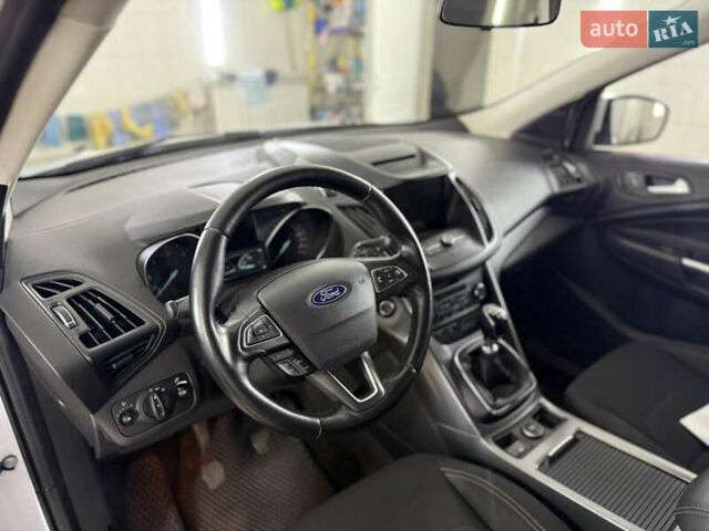 Форд Куга 2017 у Умани на Automoto.ua Білий Форд Куга, об'ємом двигуна 2 л та пробігом 210 тис. км за 15000 $, фото 35 на Automoto.ua