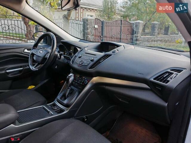 Белый Форд Куга, объемом двигателя 2 л и пробегом 181 тыс. км за 15700 $, фото 12 на Automoto.ua
