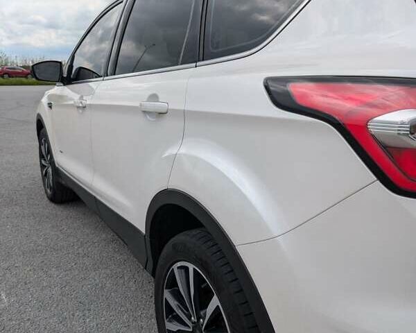 Форд Куга 2017 в Житомире на Automoto.ua Белый Форд Куга, объемом двигателя 2 л и пробегом 168 тыс. км за 16500 $, фото 14 на Automoto.ua
