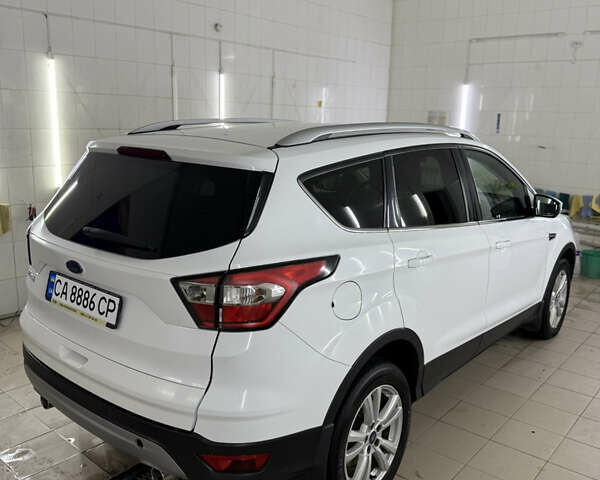 Форд Куга 2017 у Умани на Automoto.ua Білий Форд Куга, об'ємом двигуна 2 л та пробігом 210 тис. км за 15000 $, фото 18 на Automoto.ua