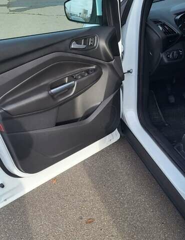 Білий Форд Куга, об'ємом двигуна 1.5 л та пробігом 112 тис. км за 14700 $, фото 8 на Automoto.ua