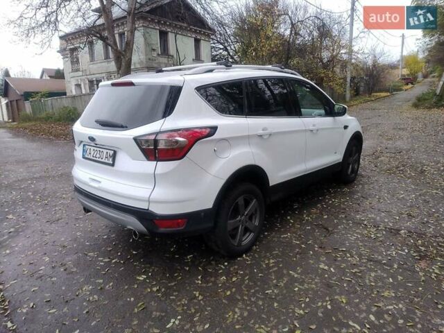 Белый Форд Куга, объемом двигателя 2 л и пробегом 223 тыс. км за 13500 $, фото 4 на Automoto.ua