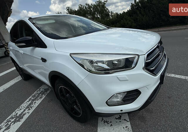 Белый Форд Куга, объемом двигателя 2 л и пробегом 139 тыс. км за 15900 $, фото 23 на Automoto.ua