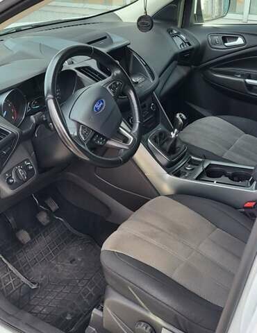 Білий Форд Куга, об'ємом двигуна 1.5 л та пробігом 112 тис. км за 14700 $, фото 6 на Automoto.ua