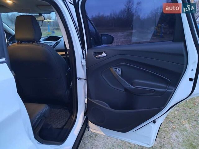 Білий Форд Куга, об'ємом двигуна 1.5 л та пробігом 120 тис. км за 14700 $, фото 26 на Automoto.ua