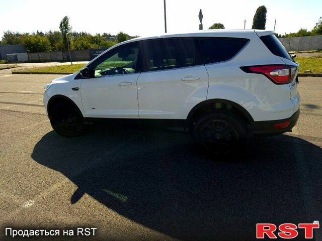 Білий Форд Куга, об'ємом двигуна 2 л та пробігом 174 тис. км за 14400 $, фото 1 на Automoto.ua