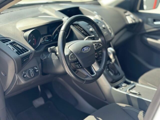 Белый Форд Куга, объемом двигателя 2 л и пробегом 80 тыс. км за 15800 $, фото 7 на Automoto.ua