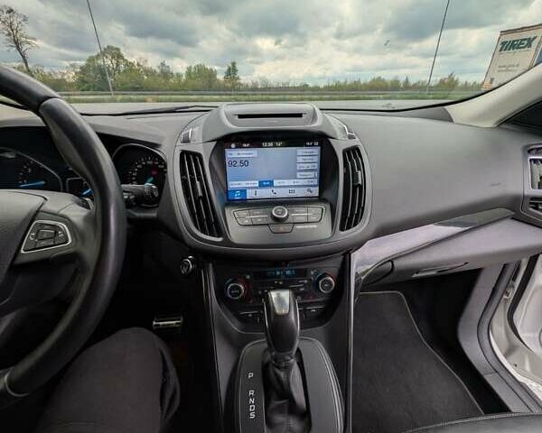 Форд Куга 2017 в Житомире на Automoto.ua Белый Форд Куга, объемом двигателя 2 л и пробегом 168 тыс. км за 16500 $, фото 22 на Automoto.ua