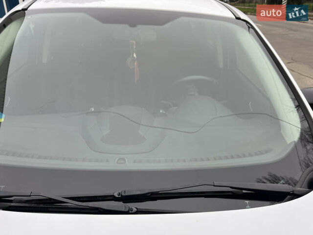 Белый Форд Куга, объемом двигателя 2 л и пробегом 153 тыс. км за 15500 $, фото 6 на Automoto.ua