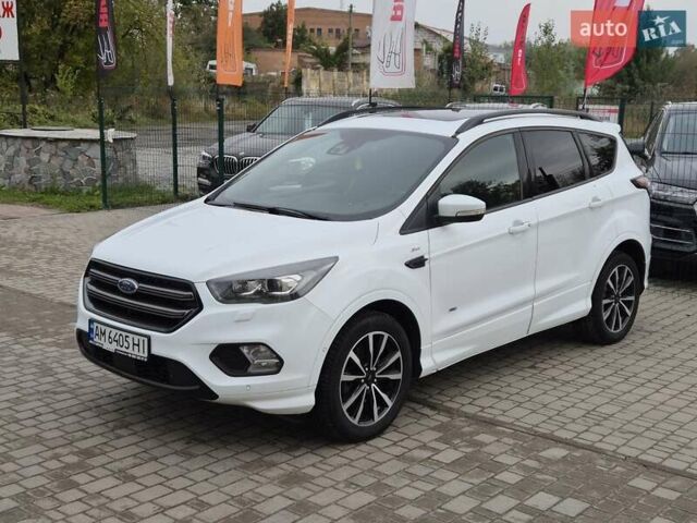 Белый Форд Куга, объемом двигателя 2 л и пробегом 333 тыс. км за 16855 $, фото 1 на Automoto.ua