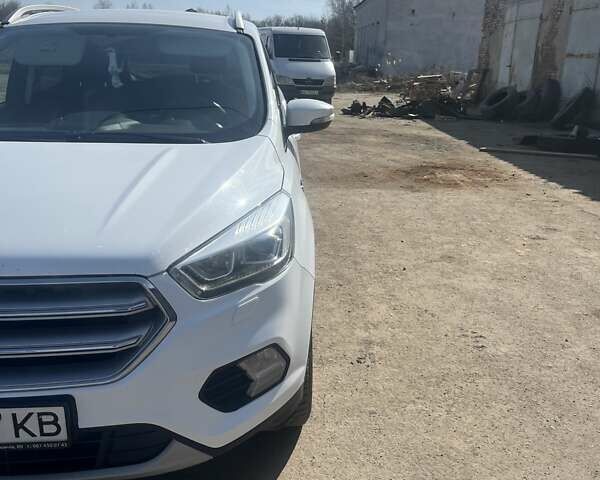 Белый Форд Куга, объемом двигателя 2 л и пробегом 245 тыс. км за 13500 $, фото 3 на Automoto.ua