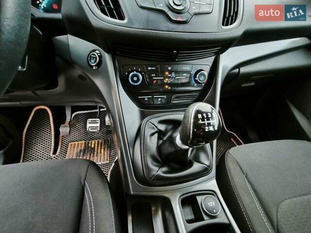 Белый Форд Куга, объемом двигателя 1.5 л и пробегом 180 тыс. км за 14400 $, фото 28 на Automoto.ua