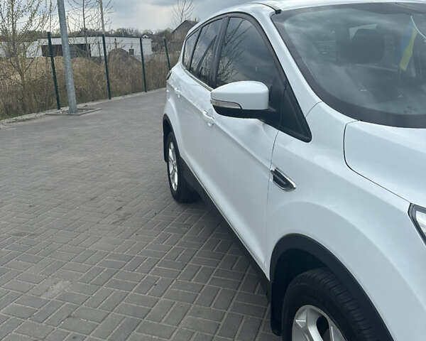 Білий Форд Куга, об'ємом двигуна 1.5 л та пробігом 95 тис. км за 16400 $, фото 4 на Automoto.ua