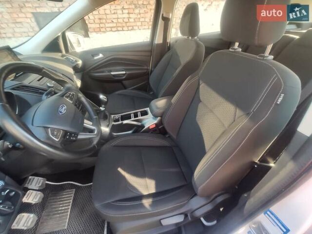 Белый Форд Куга, объемом двигателя 1.5 л и пробегом 180 тыс. км за 14400 $, фото 41 на Automoto.ua