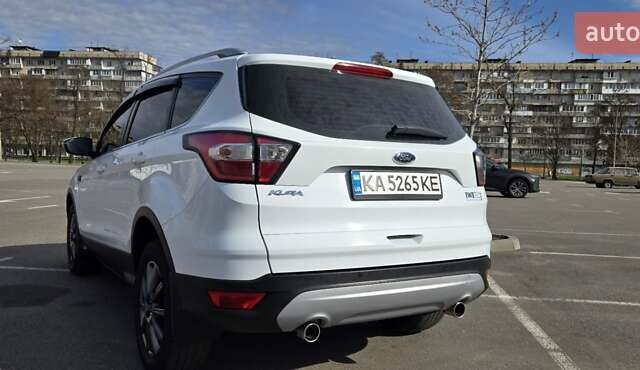 Білий Форд Куга, об'ємом двигуна 2 л та пробігом 180 тис. км за 18500 $, фото 38 на Automoto.ua
