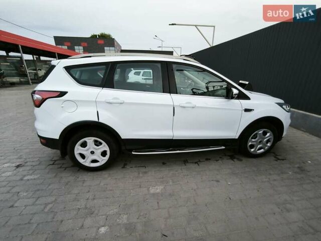 Белый Форд Куга, объемом двигателя 1.5 л и пробегом 180 тыс. км за 14400 $, фото 3 на Automoto.ua