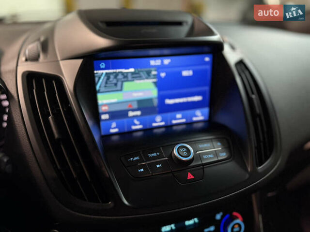 Белый Форд Куга, объемом двигателя 2 л и пробегом 229 тыс. км за 16500 $, фото 10 на Automoto.ua