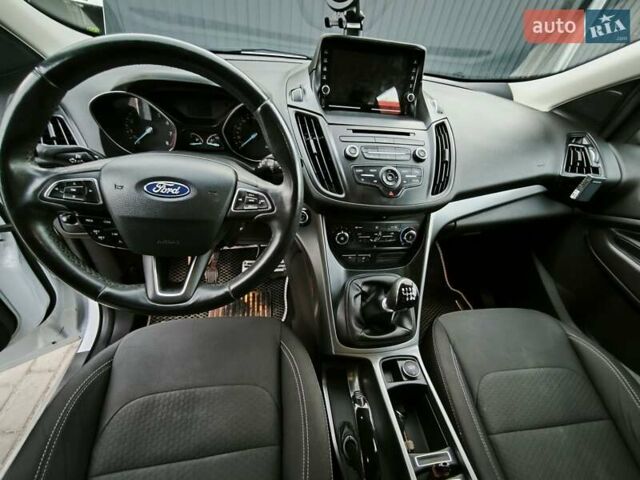 Белый Форд Куга, объемом двигателя 1.5 л и пробегом 180 тыс. км за 14400 $, фото 31 на Automoto.ua