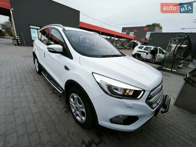 Белый Форд Куга, объемом двигателя 1.5 л и пробегом 180 тыс. км за 14400 $, фото 2 на Automoto.ua