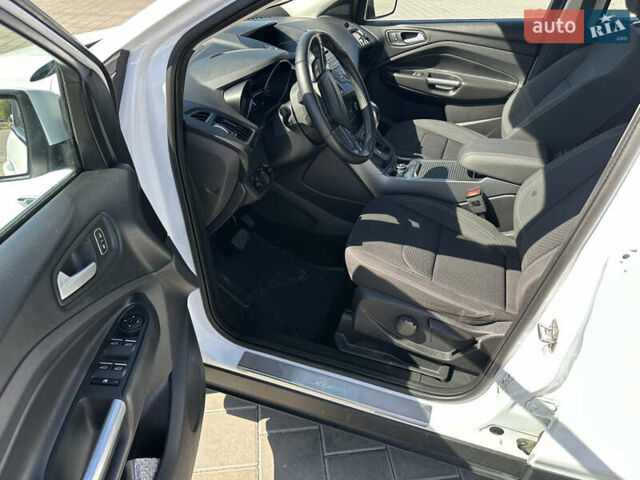 Білий Форд Куга, об'ємом двигуна 1.5 л та пробігом 80 тис. км за 16850 $, фото 8 на Automoto.ua
