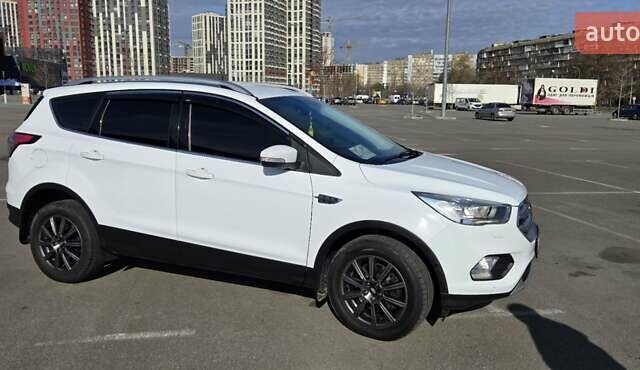 Білий Форд Куга, об'ємом двигуна 2 л та пробігом 180 тис. км за 18500 $, фото 7 на Automoto.ua