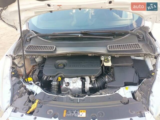 Білий Форд Куга, об'ємом двигуна 1.5 л та пробігом 138 тис. км за 17000 $, фото 16 на Automoto.ua