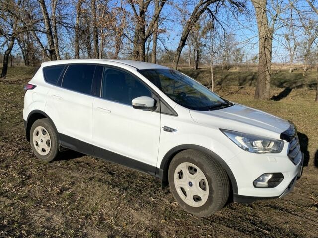 Форд Куга 2018 у Лубнах на Automoto.ua Білий Форд Куга, об'ємом двигуна 1.5 л та пробігом 172 тис. км за 16500 $, фото 1 на Automoto.ua