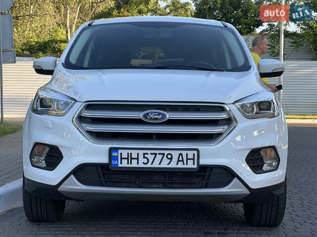Белый Форд Куга, объемом двигателя 1.5 л и пробегом 92 тыс. км за 17900 $, фото 6 на Automoto.ua