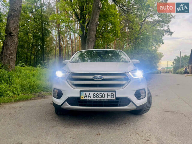 Білий Форд Куга, об'ємом двигуна 1.5 л та пробігом 178 тис. км за 17250 $, фото 9 на Automoto.ua