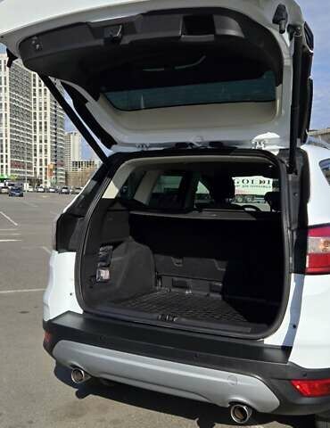 Білий Форд Куга, об'ємом двигуна 2 л та пробігом 180 тис. км за 18500 $, фото 22 на Automoto.ua