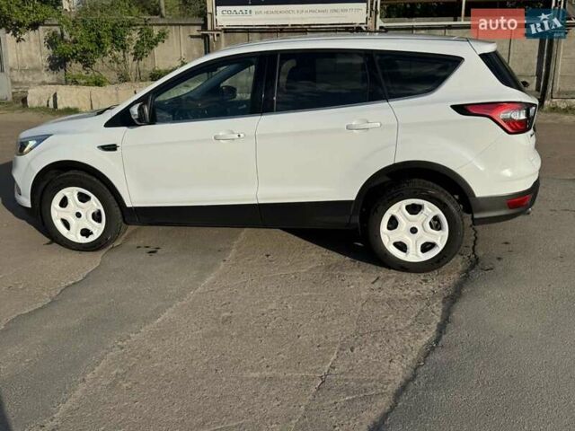 Білий Форд Куга, об'ємом двигуна 1.5 л та пробігом 116 тис. км за 17000 $, фото 23 на Automoto.ua