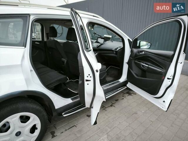 Белый Форд Куга, объемом двигателя 1.5 л и пробегом 180 тыс. км за 14400 $, фото 10 на Automoto.ua